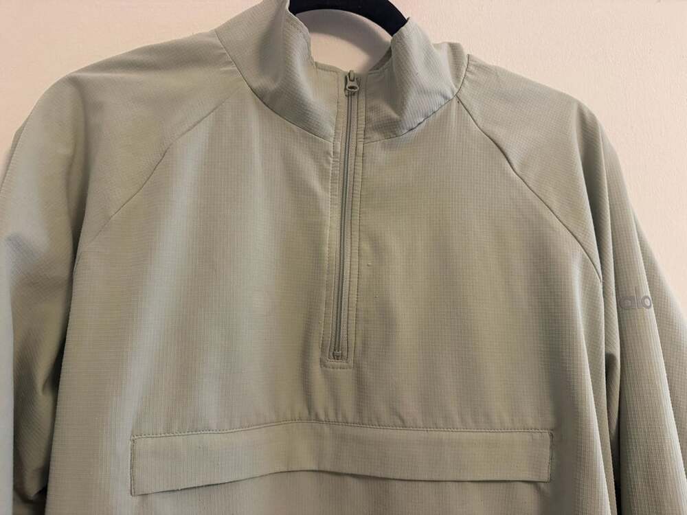 Alo Yoga Ripstop 1/4 Zip On-Set Jacket - Picture 4 of 13